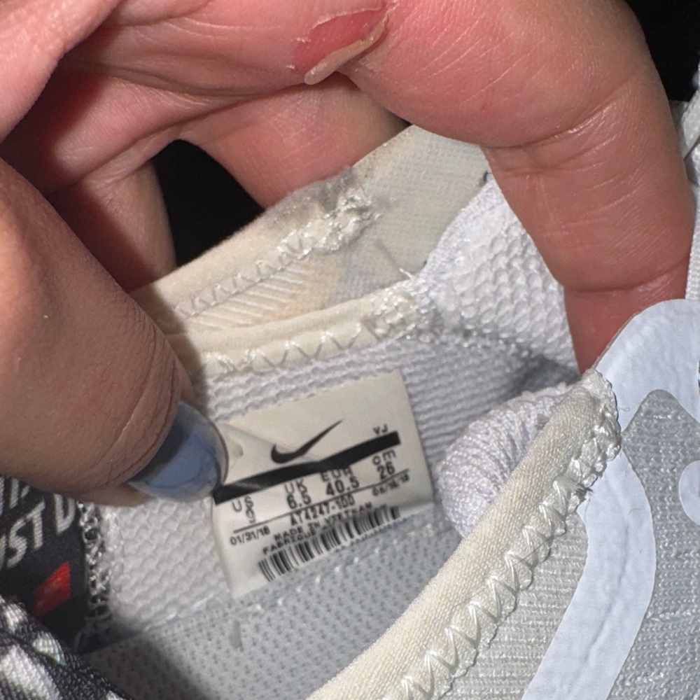 Nike Women’s White and Black Lace-Up Sneakers - Picture 7 of 7